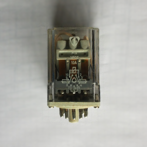 Przekaźnik elektromagnetyczny R15 3PDT.jpg